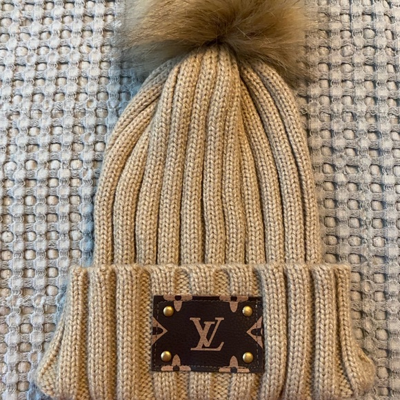 Pom Pom Beanie - Picture 1 of 2